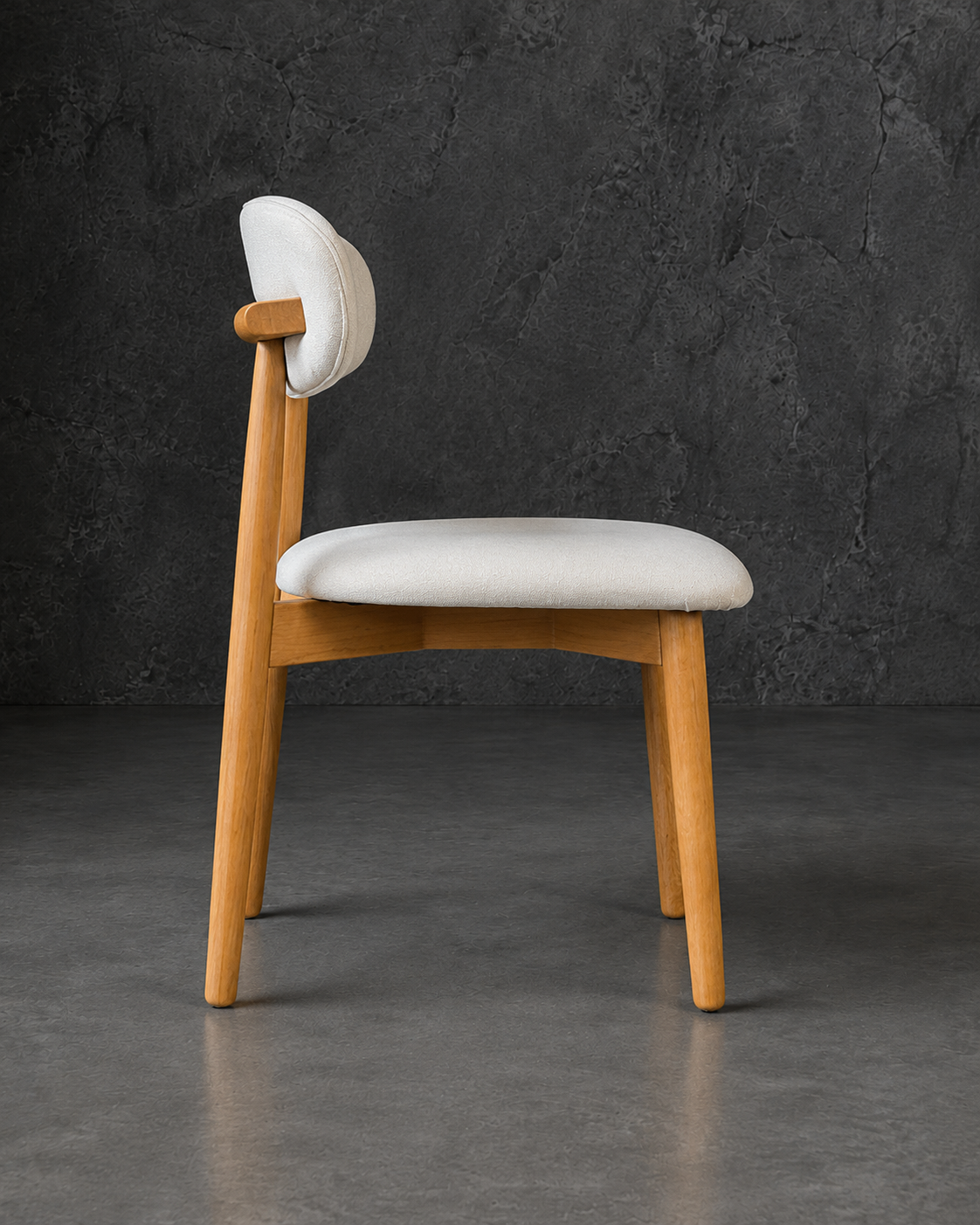 Silla Álvaro · Madera de Caucho Walnut y Tela Natural (Llegada en Agosto)