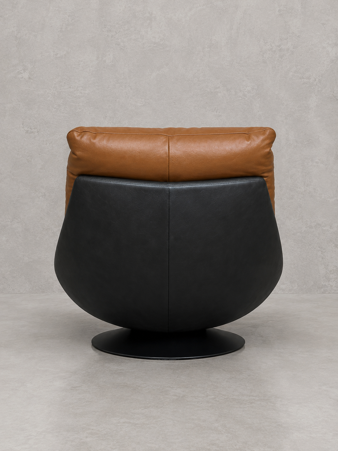 Poltrona Tahai · Eco-Cuero Cognac y Base Giratoria de Hierro