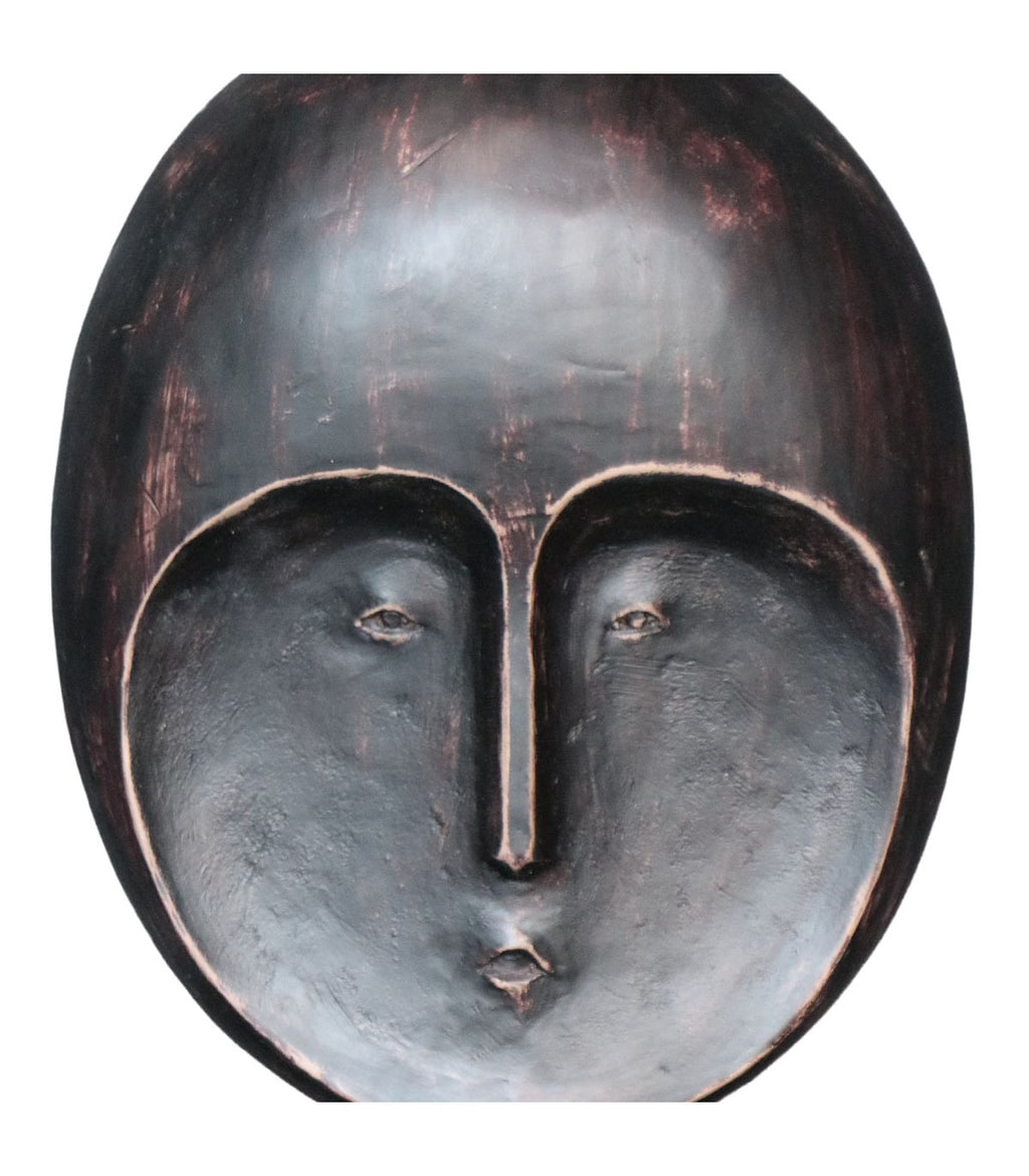 ADORNO MÁSCARA MAORI REDONDA CON PEDESTAL NEGRO