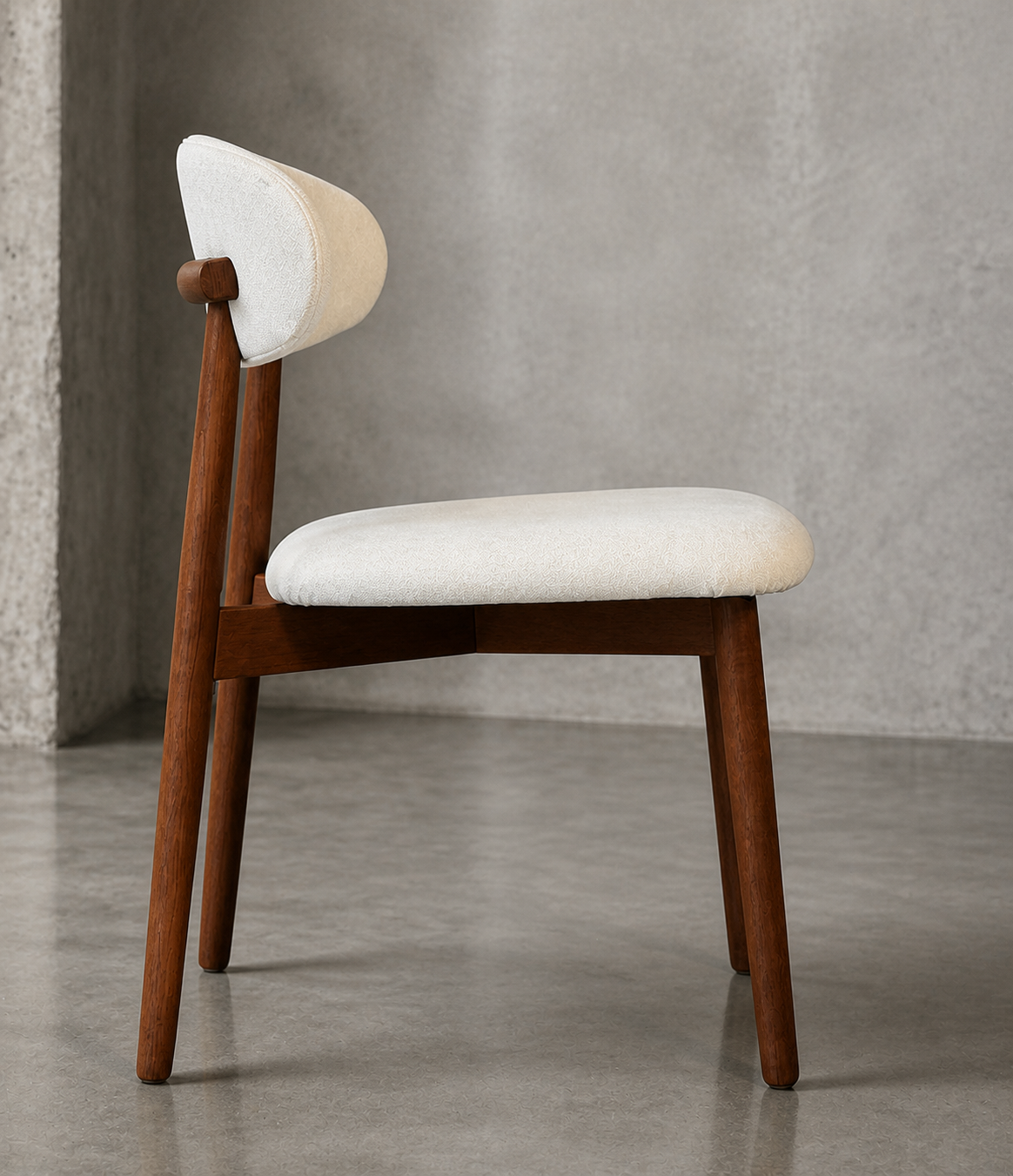 Silla Álvaro Madera de Caucho Walnut y Tela Natural