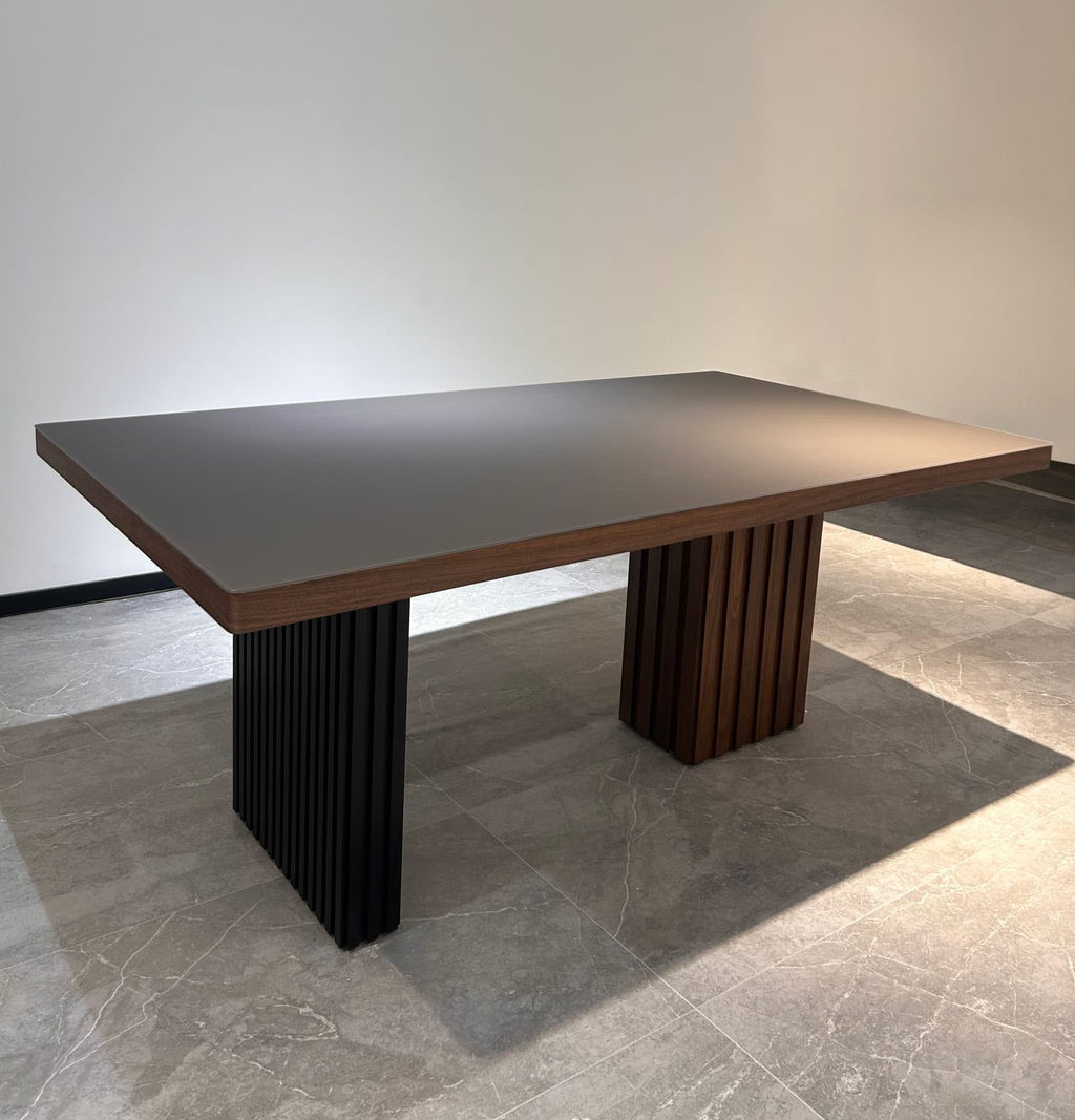 Mesa de Comedor Geo Enchapada en Madera 180x100 cm