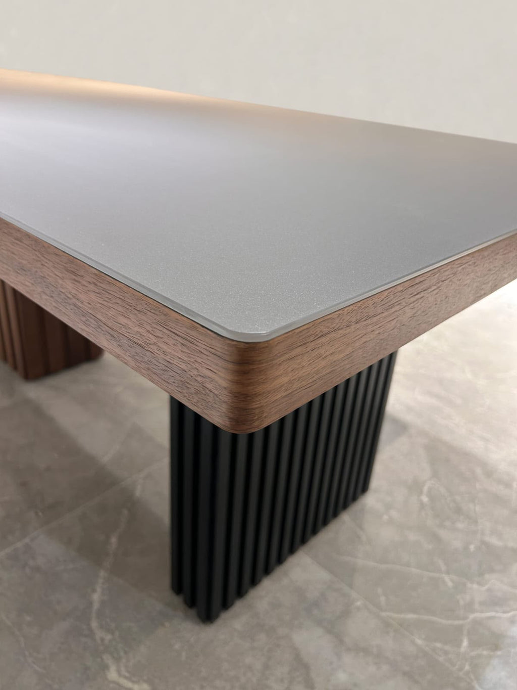 Mesa de Comedor Geo Enchapada en Madera 180x100 cm