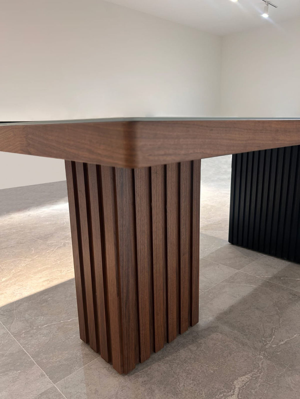 Mesa de Comedor Geo Enchapada en Madera 180x100 cm