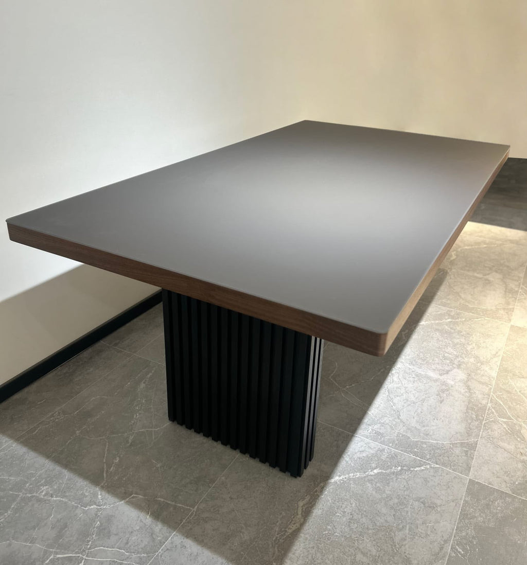 Mesa de Comedor Geo Enchapada en Madera 180x100 cm