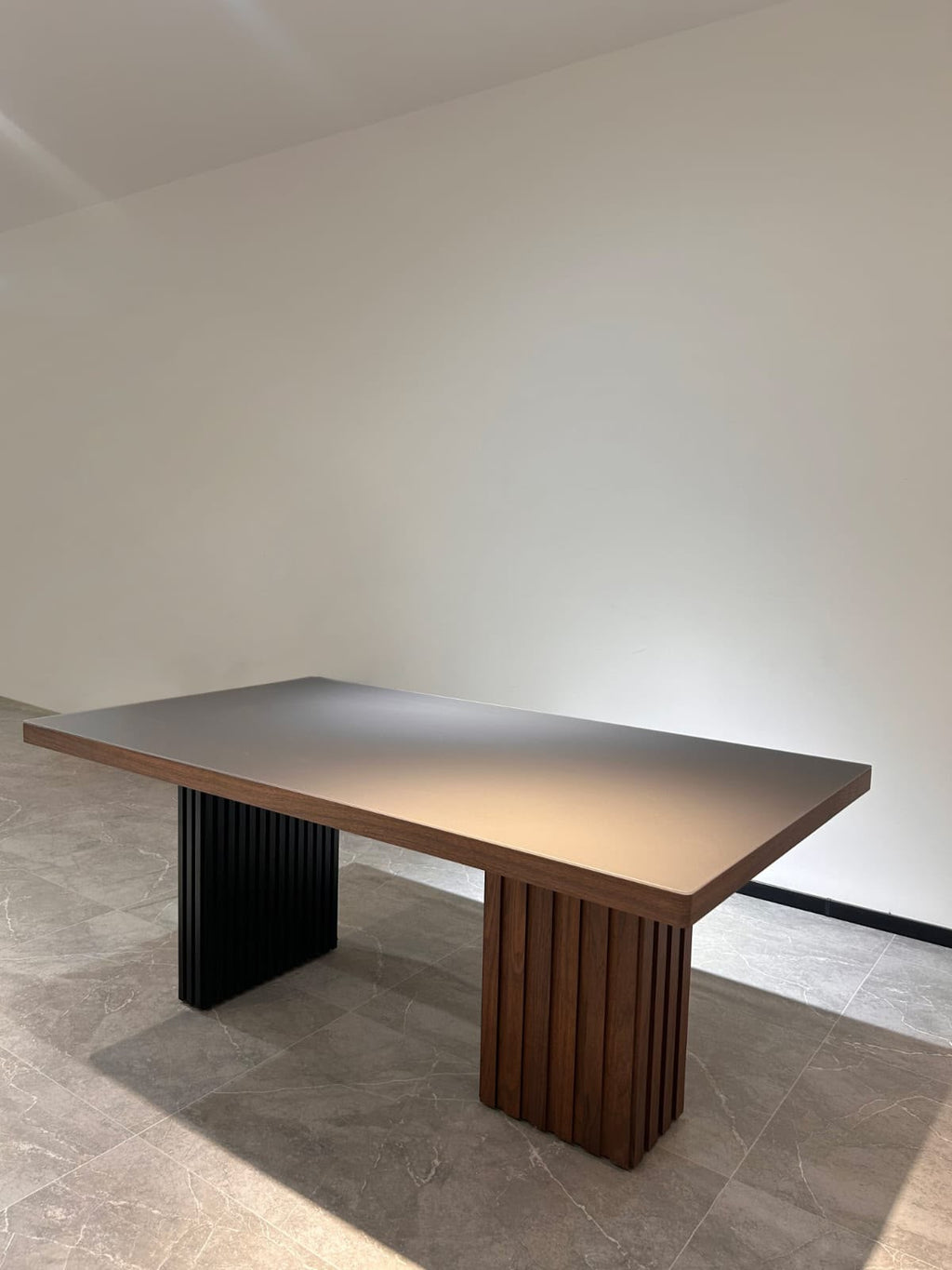 Mesa de Comedor Geo Enchapada en Madera 180x100 cm