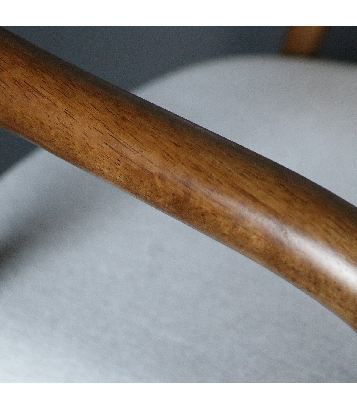 Silla Gyven – Lino y Madera Tono Walnut